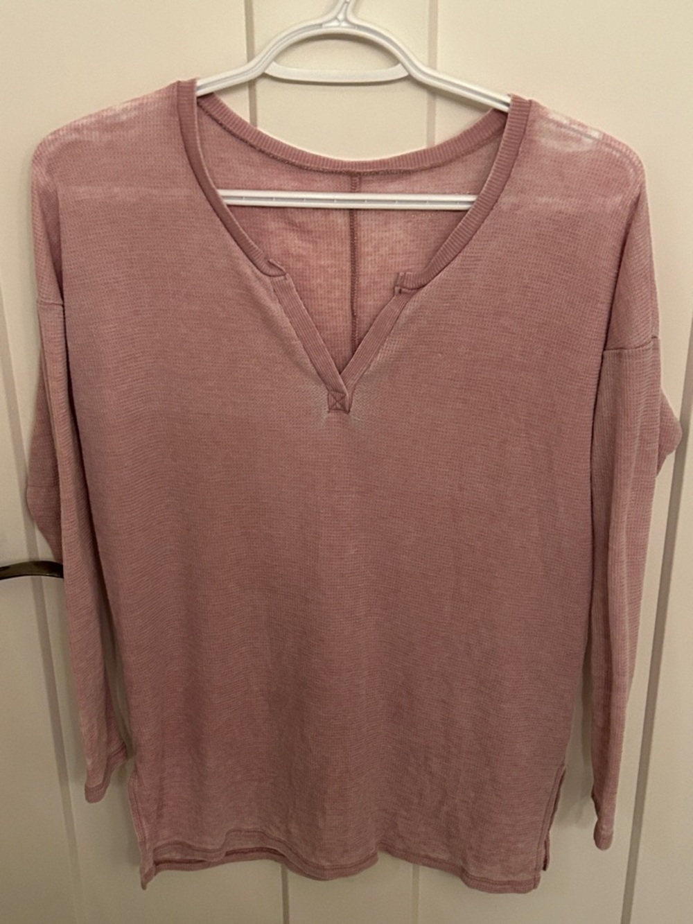 American Eagle Outfitters Blush Pink V-Neck Long Sleeve Top, size XS